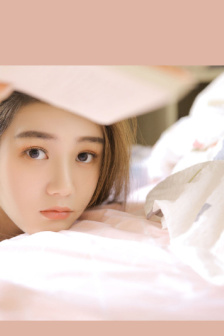 抱女朋友贴着胸的感觉